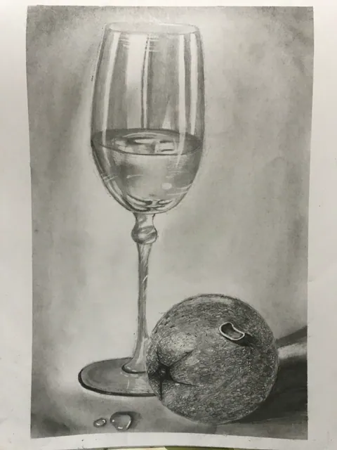 رسم كأس وثمرة بالقلم