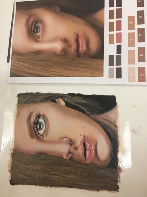 تطبيق رسم بورتريه مع مرجعه وعينات ألوان